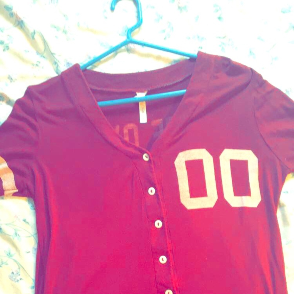 Burgundy short sleeve shirt